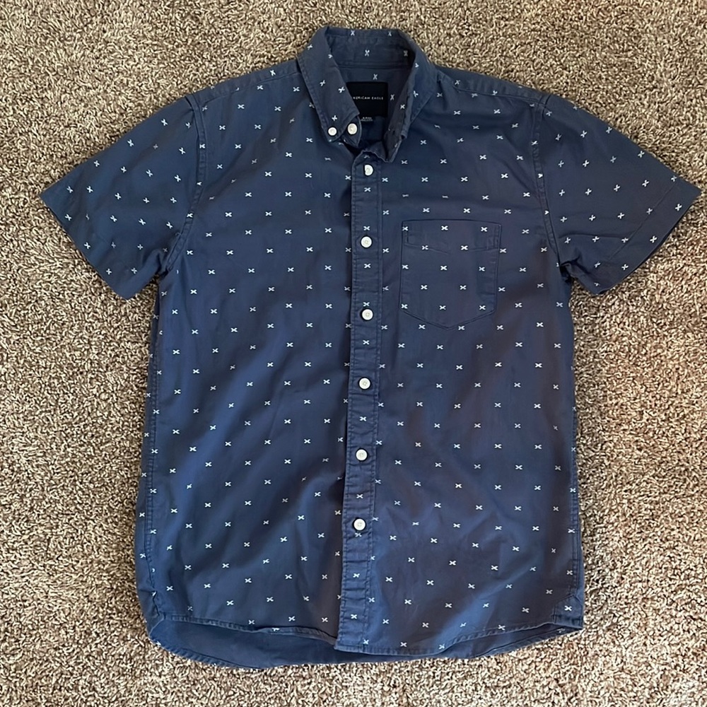 Mens size small American Eagle short sleeved button up